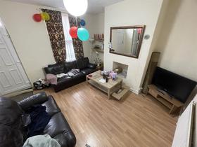 5 bedroom student house in Hyde Park, Leeds