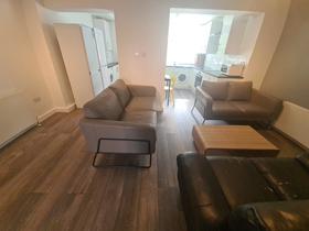 6 bedroom student house in Burley, Leeds