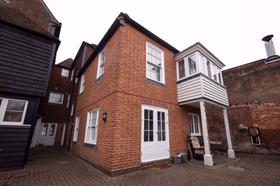1 bedroom student apartment in City Centre, Canterbury
