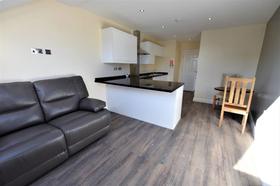 2 bedroom student house in Hyde Park, Leeds