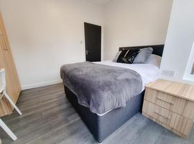 7 bedroom student house in Hyde Park, Leeds
