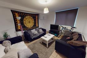 6 bedroom student house in Hyde Park, Leeds