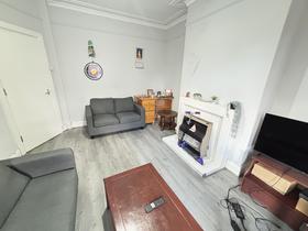 5 bedroom student house in Hyde Park, Leeds