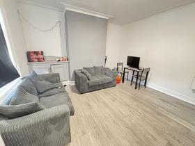 2 bedroom student house in Hyde Park, Leeds