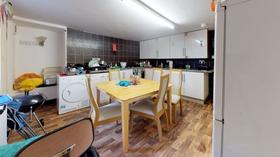 5 bedroom student house in Hyde Park, Leeds