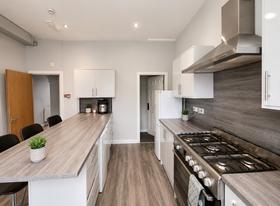 6 bedroom student house in Hyde Park, Leeds
