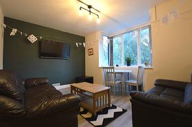 5 bedroom student house in Hyde Park, Leeds