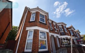 4 bedroom student apartment in The Polygon, Southampton