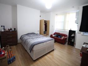 3 bedroom student house in Hyde Park, Leeds