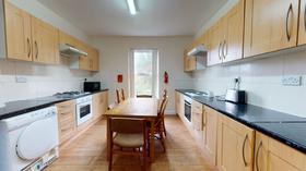 9 bedroom student house in Headingley, Leeds