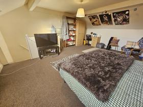 4 bedroom student house in Hyde Park, Leeds