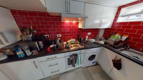 4 bedroom student house in Hyde Park, Leeds