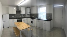 6 bedroom student house in Hyde Park, Leeds