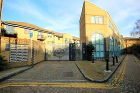 2 bedroom student apartment in Shoreditch, London