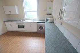 4 bedroom student house in Hyde Park, Leeds