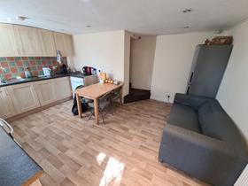 3 bedroom student house in Hyde Park, Leeds