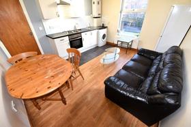 1 bedroom student house in Hyde Park, Leeds