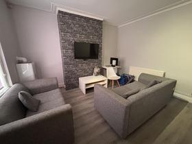 2 bedroom student house in Hyde Park, Leeds