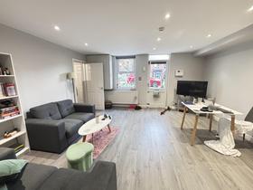2 bedroom student house in Hyde Park, Leeds