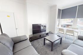 5 bedroom student house in Hyde Park, Leeds