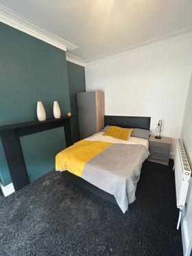 5 bedroom student house in Hyde Park, Leeds