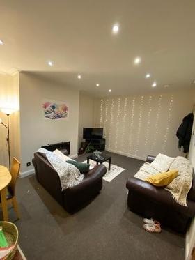 3 bedroom student house in Hyde Park, Leeds