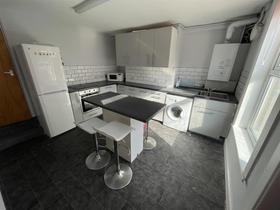 4 bedroom student house in Hyde Park, Leeds