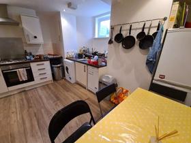 6 bedroom student house in Woodhouse, Leeds