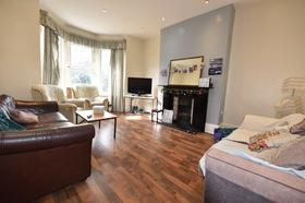 5 bedroom student house in Hyde Park, Leeds