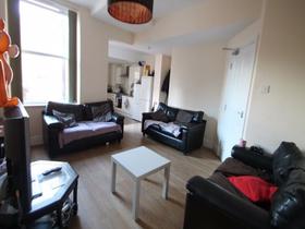 6 bedroom student house in Hyde Park, Leeds