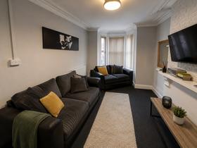 4 bedroom student house in Hyde Park, Leeds