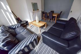 5 bedroom student house in Hyde Park, Leeds