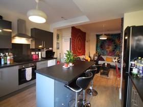 6 bedroom student house in Hyde Park, Leeds