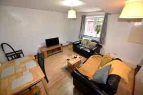 3 bedroom student house in Hyde Park, Leeds