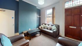 5 bedroom student house in Hyde Park, Leeds