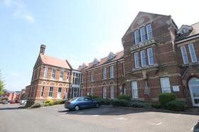 2 bedroom student apartment in Wincheap, Canterbury