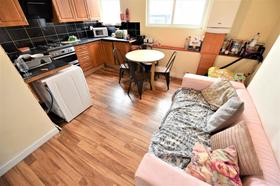 3 bedroom student house in Hyde Park, Leeds