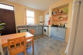 3 bedroom student house in Hyde Park, Leeds