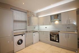 4 bedroom student house in Hyde Park, Leeds