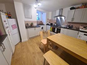 8 bedroom student house in Hyde Park, Leeds