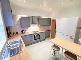 6 bedroom student house in Hyde Park, Leeds