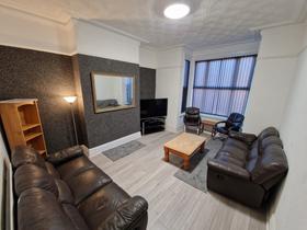 8 bedroom student house in Hyde Park, Leeds