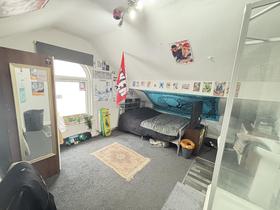 2 bedroom student house in Hyde Park, Leeds