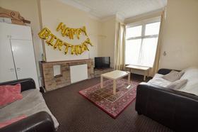 4 bedroom student house in Hyde Park, Leeds