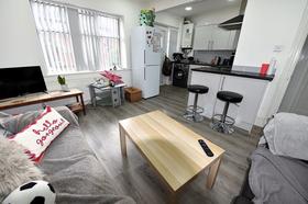 3 bedroom student house in Hyde Park, Leeds