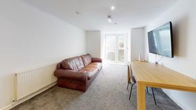 9 bedroom student house in Hyde Park, Leeds