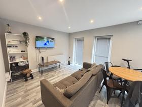 2 bedroom student house in Hyde Park, Leeds