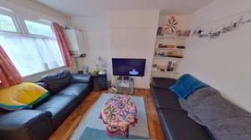 3 bedroom student house in Hyde Park, Leeds