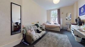 8 bedroom student house in Hyde Park, Leeds