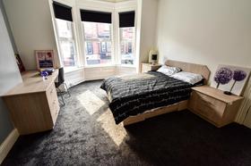6 bedroom student house in Hyde Park, Leeds